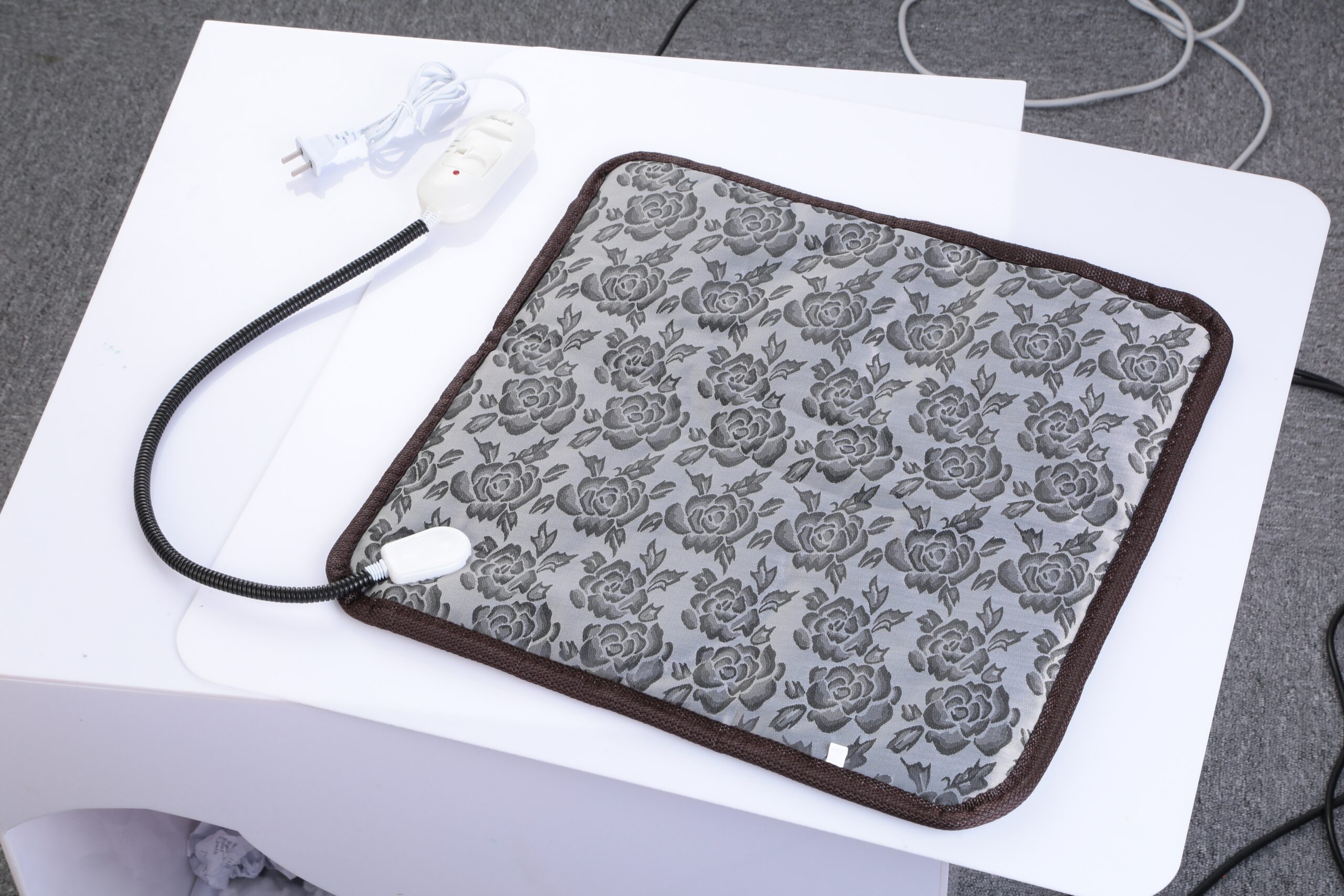 1Pc Pet Heating Pad Dog Cat Electric Heating Mat Waterproof Adjustable Warming Blanket With Chew Resistant Steel Cord Case - Image 5